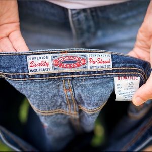 Hydraulic Jean shorts 😩🦋🎸